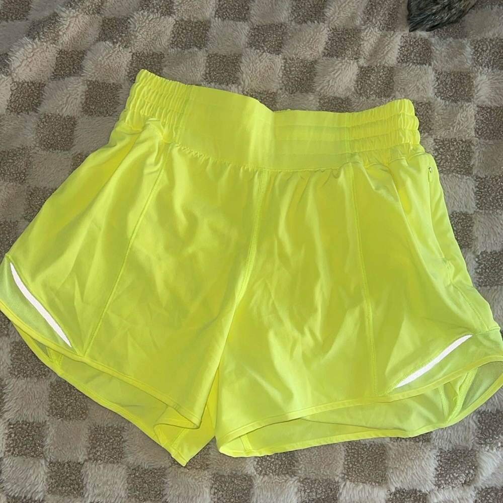 Lululemon Hotty Hot Mid Rise 4” Short